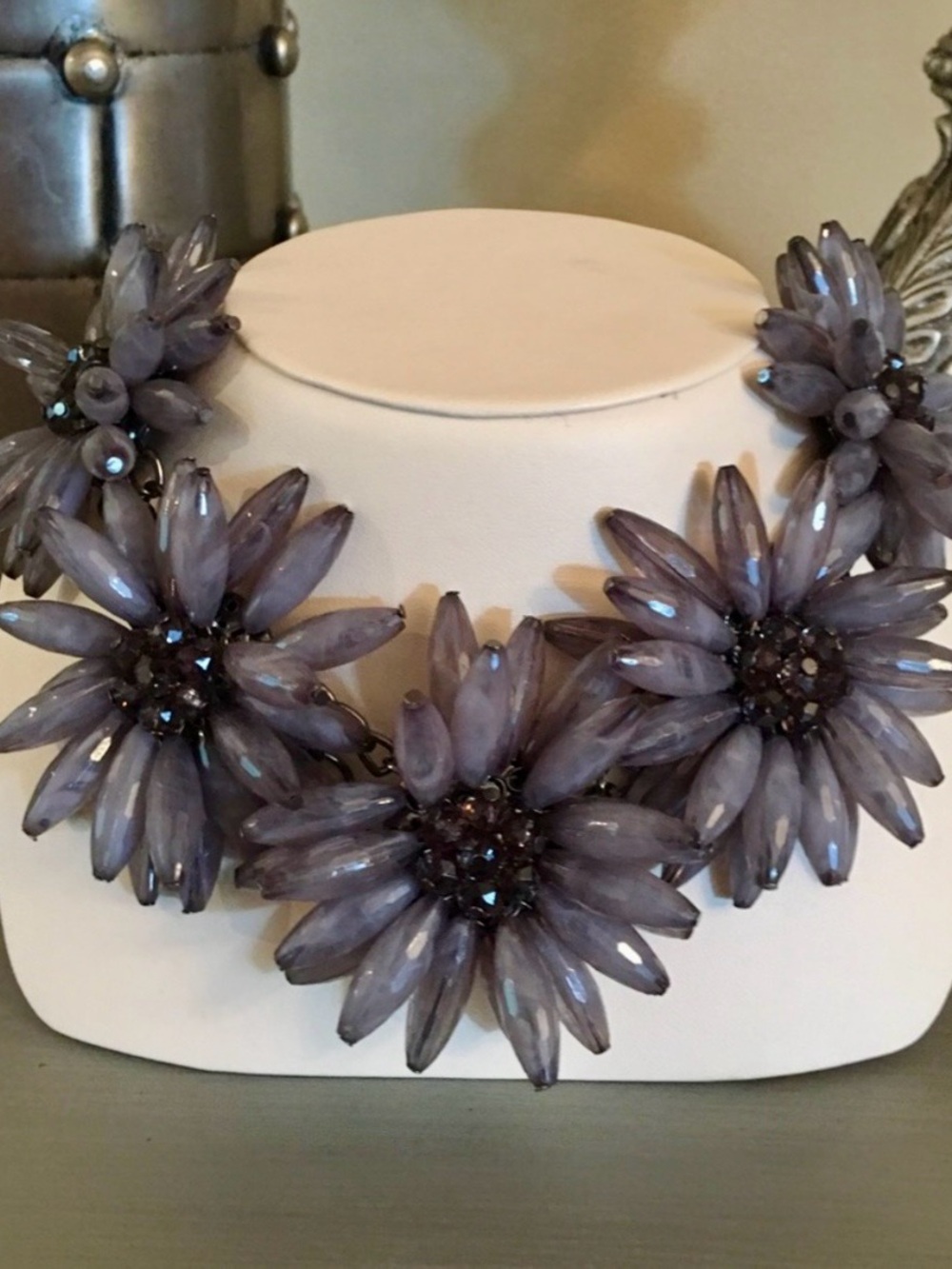 Beautiful Grayish Purple Floral Crystal Statement Necklace 🍃
